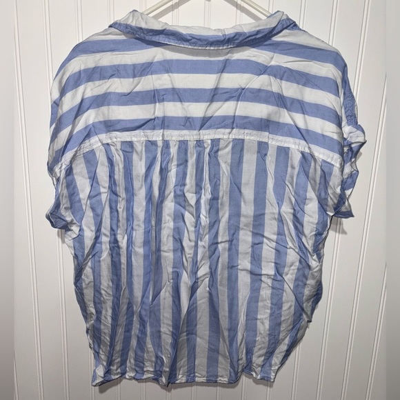 beachlunchlounge Blue and White Striped Shirt| Size Large - Picture 3 of 3